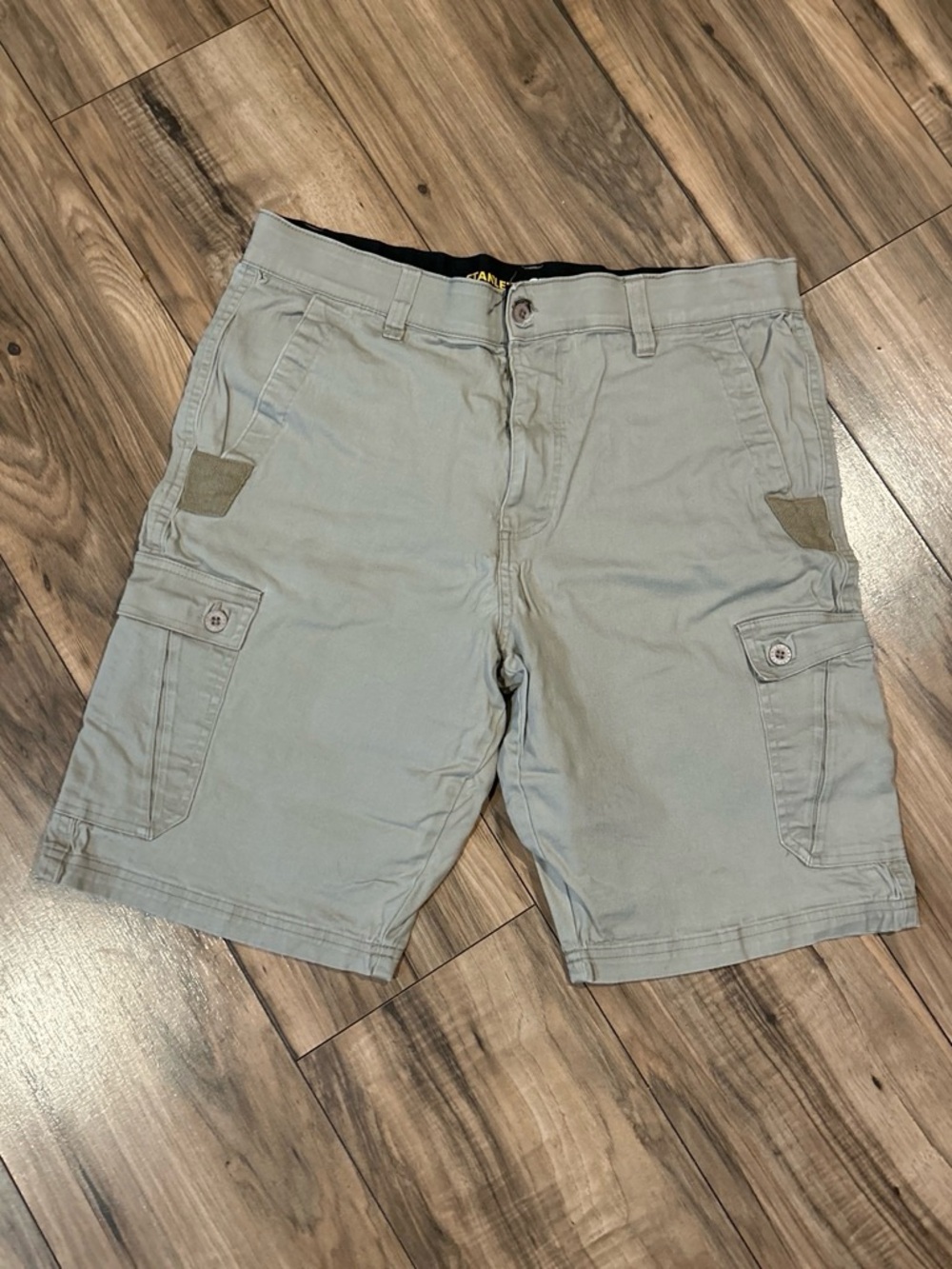 Stanley Men's Gray Cargo Shorts - Utility Pockets